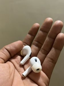 Buds In Very Good Condition(like New)🔥