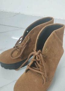 Women&#39;s Brown Heeled Boots