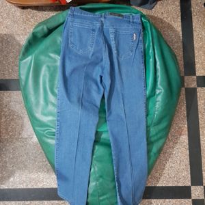 Woman Jeans, 32&#34;, New Unused, Stretchable Comfy Fi