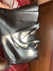 Get Handbag In Black