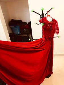 RED   ELAGENT GOWN