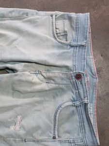 I am offering a very well made perfect jeans ver