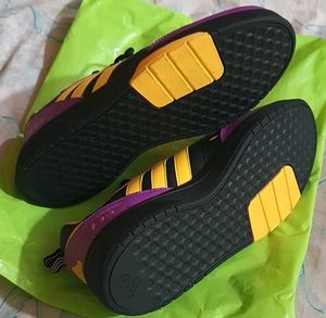 Adidas Sneakers