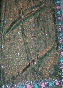 Elegant Green Saree With Hair Accessories Gift