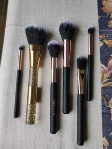 Set Of 6 Brand New Makeup Brushes