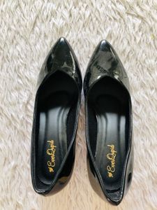 Black Heed Shoes (Women’s)
