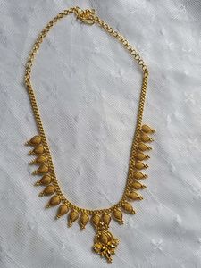 Golden Colour Fancy Necklace