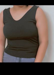 Black and white V-Neck set of 2 Tank Top