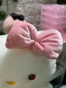 HELLO KITTY PLUSHIE