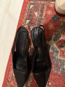 H&amp;M Black pointed Heels