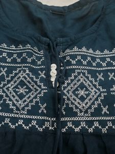 Embreoded Top