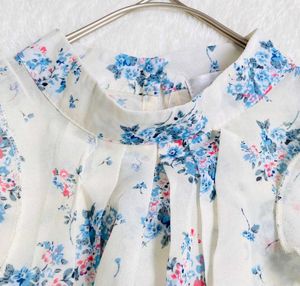 💙🤍Floral Off-Shoulder Ruffled Top🤍💙