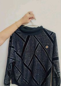 Beautiful Velvet Top 😍