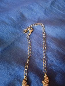 Stunning Golden Necklace With Earrings
