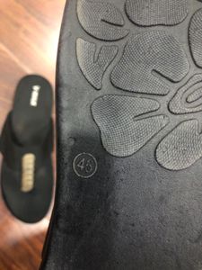 V-Walk Black Slippers