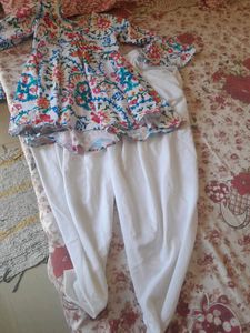 Floral Print Tunic & White Pants Set