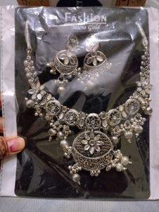*New* Necklace &amp; Earring Set