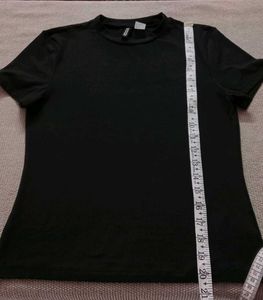 H&amp;M Divided Women&#39;s Casual Tshirt/Top