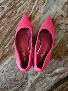 Hot Pink Heels 👠