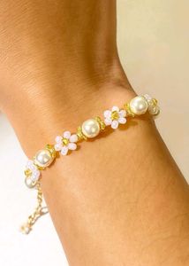 🎀 Stunning Daisy Bracelet
