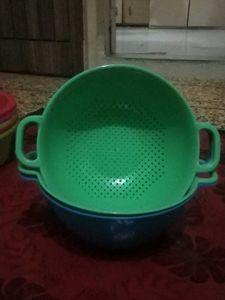 Green Plastic Colander Set