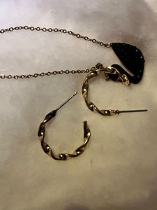 Gold Tone Bow Pendant Necklace