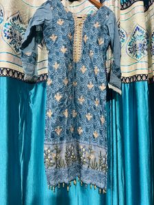 Pakistani Suit With Beautiful Dupatta