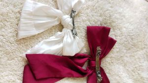 Bow-Details Hair Clips