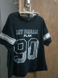 Black Graphic Print T-Shirt. size M