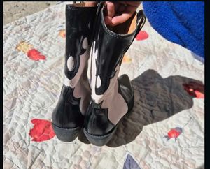 COWBOY BOOTS 👢