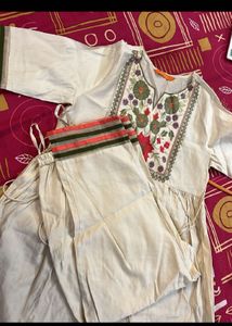 Embroidered Floral Kurta Set