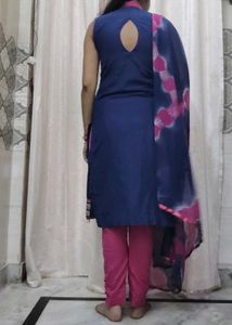 Kurta Set With Chunni