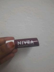 Nivea Blackberry Shine Caring Lipbalm