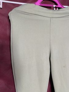 green pant