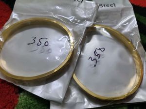 Pair of Gold Bangle Bracelet