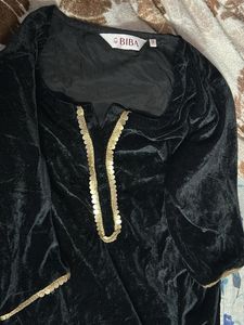 Velvet Biba Kurta set with leggings Detail