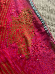 Pink &amp; Red Bandhani Patterned Saree