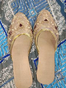 Embroidered Ethnic Mojari Sandals