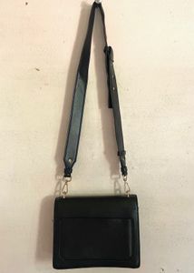 Price Drop Charles &amp; Keith Sling Bag 🖤