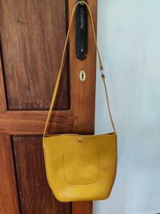 Mustard Yellow Sling Bag for Women🟡