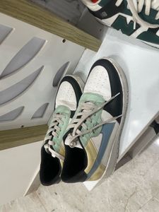 Knoos Stylish Sneakers