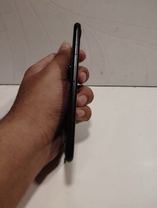 IPHONE SE 2 GENERATION GOOD CONDITION