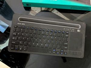 Rechargeable Wireless Keyboard for Tablet