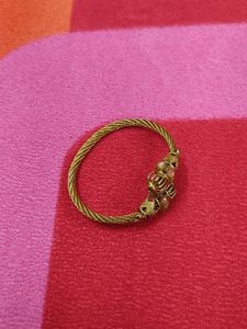 Elegant Gold-Toned Bangle