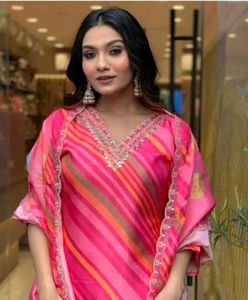 Trendy Women Kurta Set