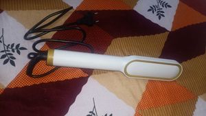 STRAIGHTER COMB HAIR STYLIST