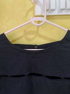 Chic Black Top Till 48
