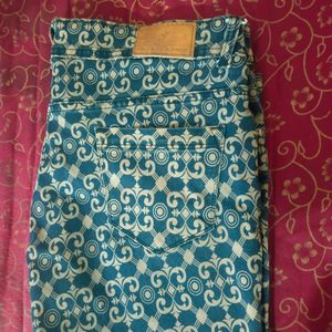 Women&#39;s Floral Denim In Good Condition