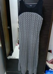 Chic Black &amp; White Maxi Dress