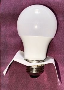 PHILIPS AceSaver 9W GOLDEN YELLOW/3000K  E27 BULB